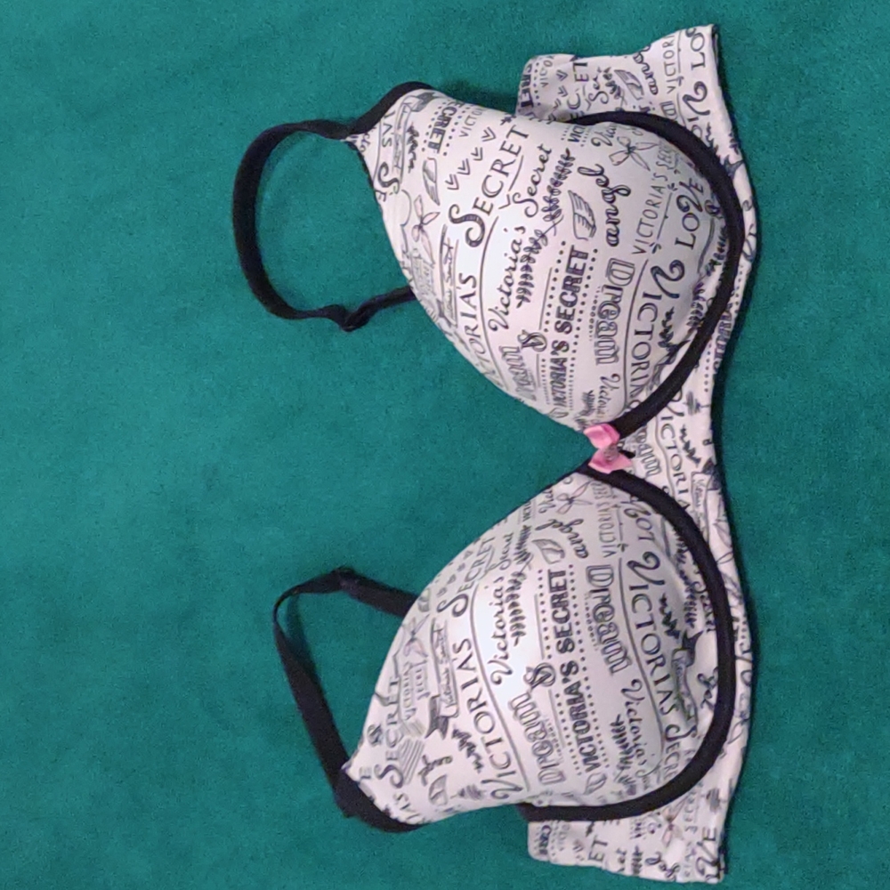 Victoria secret 34DDD bra